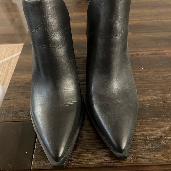 Vince Camuto Shoes - Women’s booties - size 8 - Vince Camuto